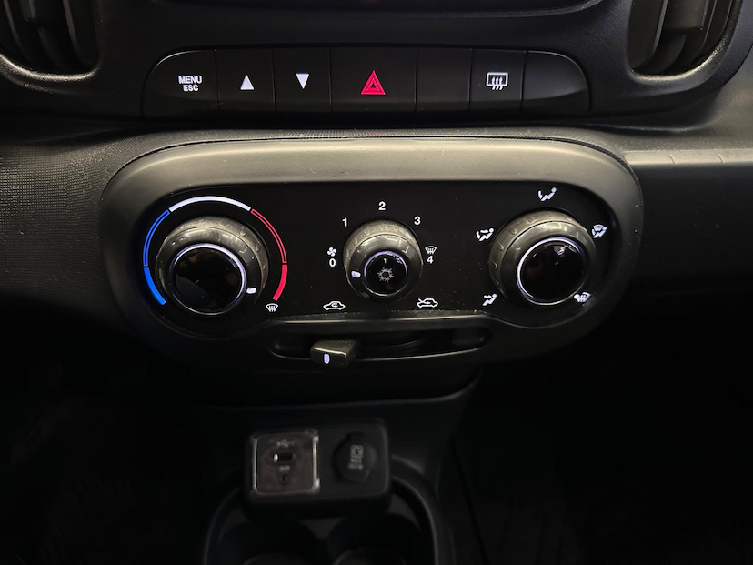 Foto do veículo FIAT MOBI  TREKKING 1.0 MT 2023 16.180 KM 62.900,00