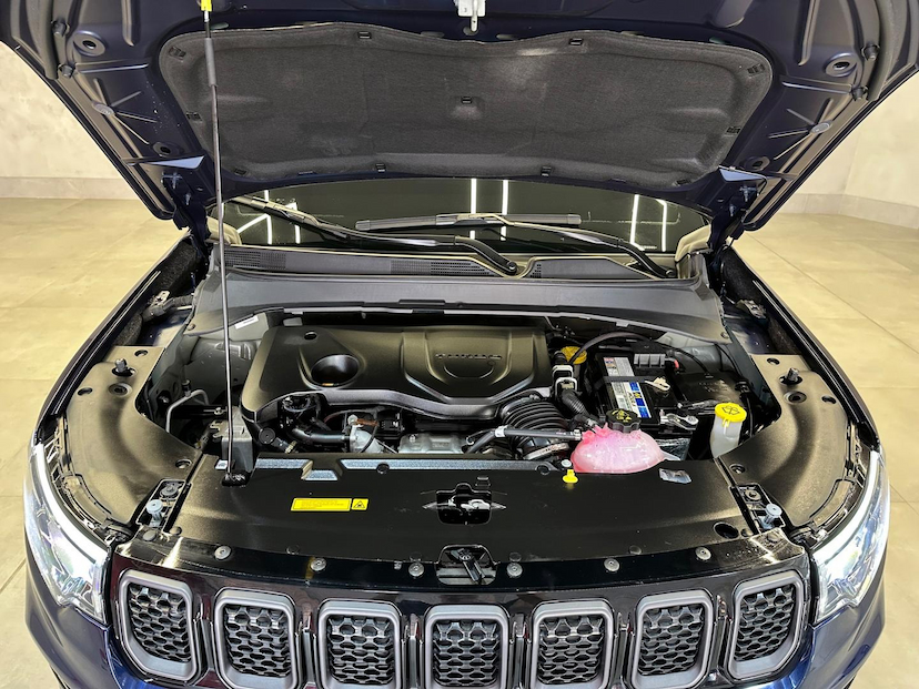 Foto do veículo JEEP COMPASS  LONG TF 2024 12.299 KM 164.900,00