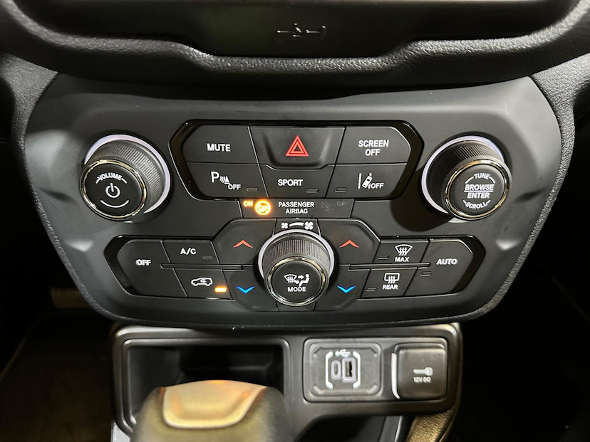 Foto do veículo JEEP RENEGADE  LONGITUDE T270 1.3 TB 4X2 FLEX AUT 2024 22.751 KM 116.900,00
