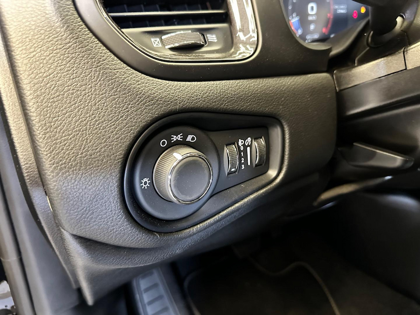 Foto do veículo JEEP RENEGADE  LONGITUDE T270 1.3 TB 4X2 FLEX AUT 2024 22.751 KM 116.900,00