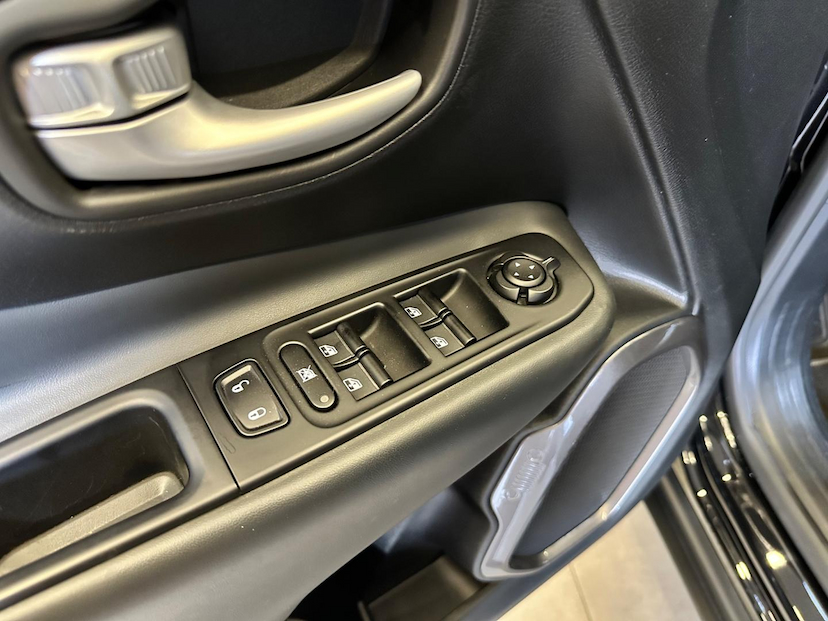 Foto do veículo JEEP RENEGADE  LONGITUDE T270 1.3 TB 4X2 FLEX AUT 2024 22.751 KM 116.900,00