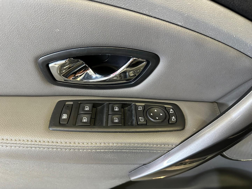 Foto do veículo RENAULT FLUENCE RENAULT  PRI20A 2017 100.650 KM 69.900,00