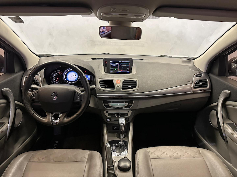 Foto do veículo RENAULT FLUENCE RENAULT  PRI20A 2017 100.650 KM 69.900,00