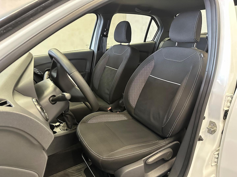 Foto do veículo RENAULT LOGAN  ZEN 1.6 2020 55.000 KM 58.900,00