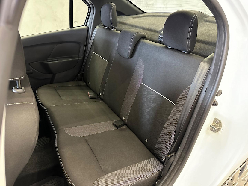 Foto do veículo RENAULT LOGAN  ZEN 1.6 2020 55.000 KM 58.900,00