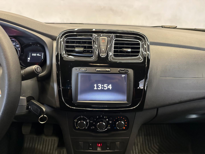 Foto do veículo RENAULT LOGAN  ZEN 1.6 2020 55.000 KM 58.900,00