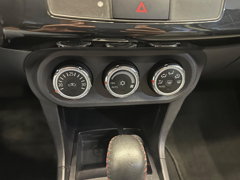 Foto do veículo MITSUBISHI LANCER  2.0 CVT 2016 110.500 KM 62.900,00