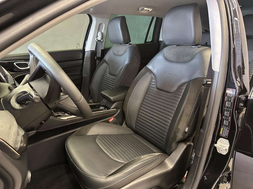 Foto do veículo JEEP COMMANDER  LIMITED TD380 4X4 TURBO DIESEL 2023 20.309 KM 199.900,00