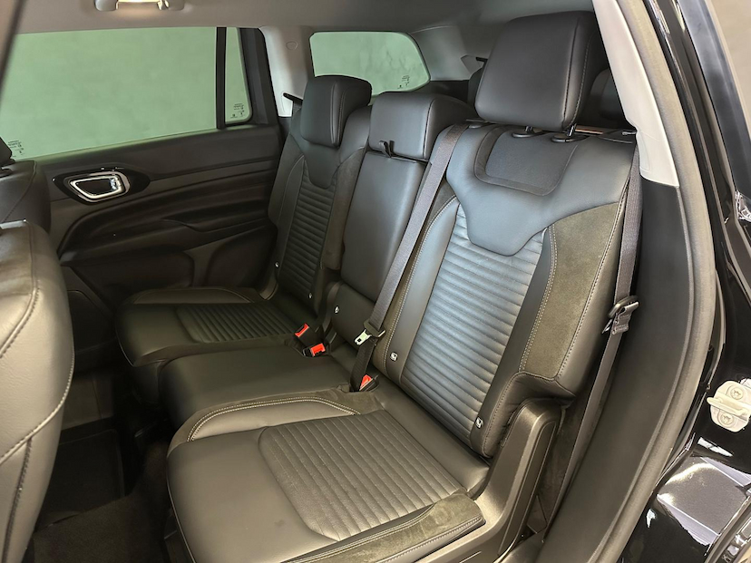 Foto do veículo JEEP COMMANDER  LIMITED TD380 4X4 TURBO DIESEL 2023 20.309 KM 199.900,00