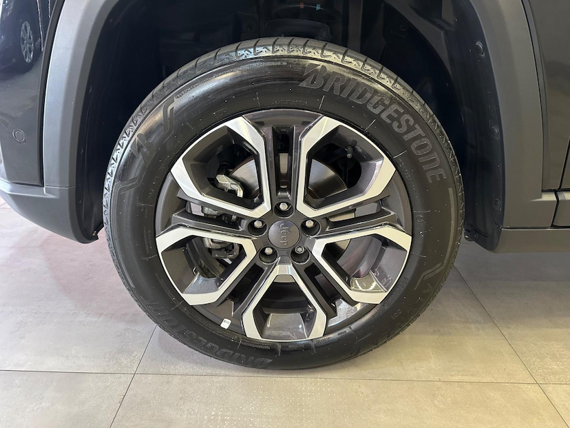 Foto do veículo JEEP COMMANDER  LIMITED TD380 4X4 TURBO DIESEL 2023 20.309 KM 199.900,00