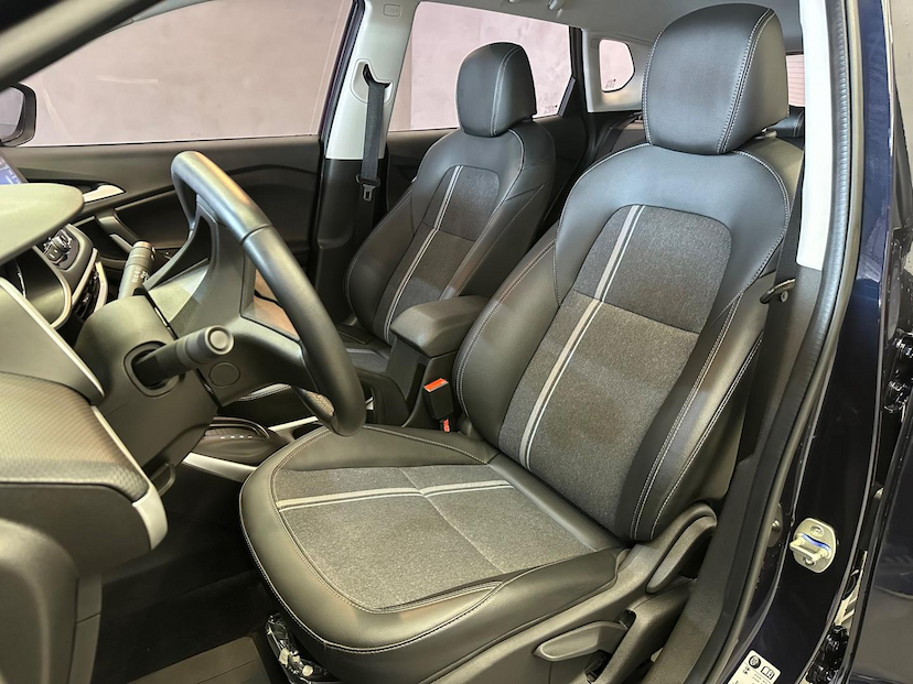 Foto do veículo CHEVROLET TRACKER  LTZ 1.0 TURBO 12V FLEX AUT 2022 33.080 KM 104.900,00