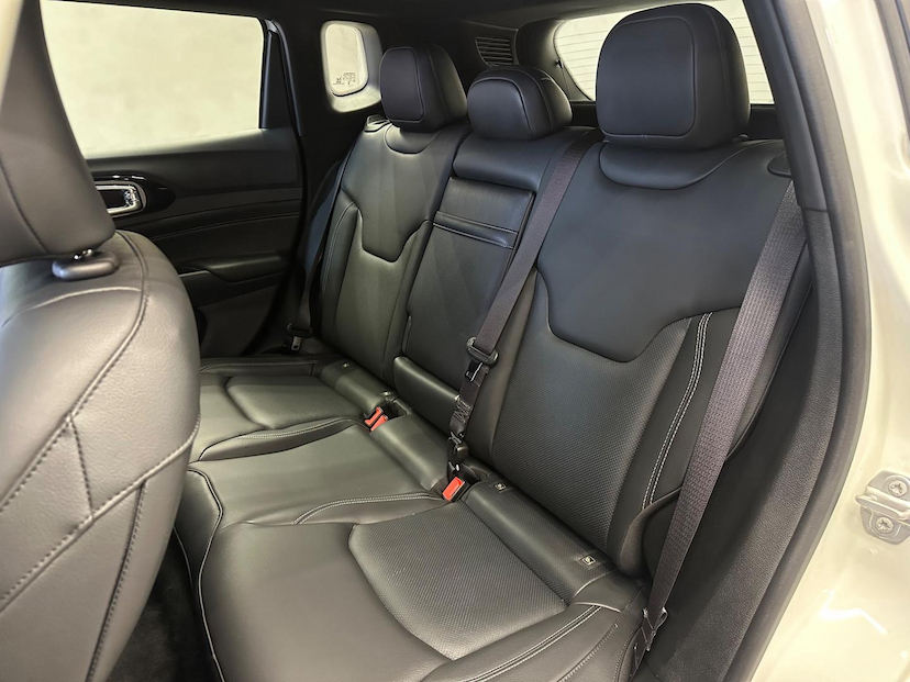 Foto do veículo JEEP COMPASS  SERIE S T270 TURBO FLEX AUT. 2023 11.937 KM 174.900,00