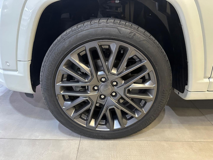 Foto do veículo JEEP COMPASS  SERIE S T270 TURBO FLEX AUT. 2023 11.937 KM 174.900,00