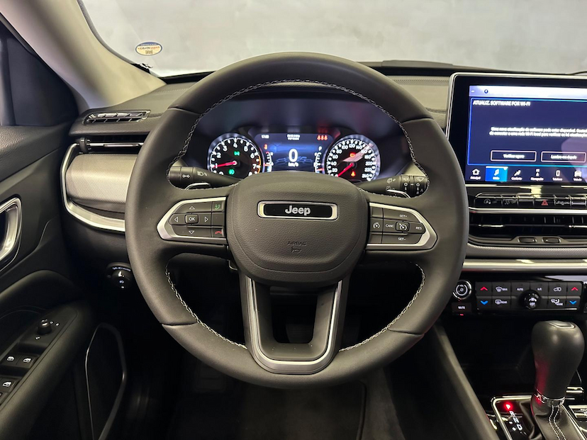 Foto do veículo JEEP COMPASS  LONG TF 2023 14.023 KM 145.900,00