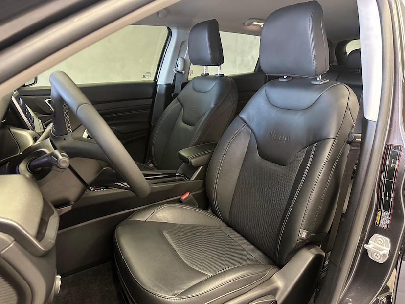 Foto do veículo JEEP COMPASS  LONG TF 2023 14.023 KM 145.900,00