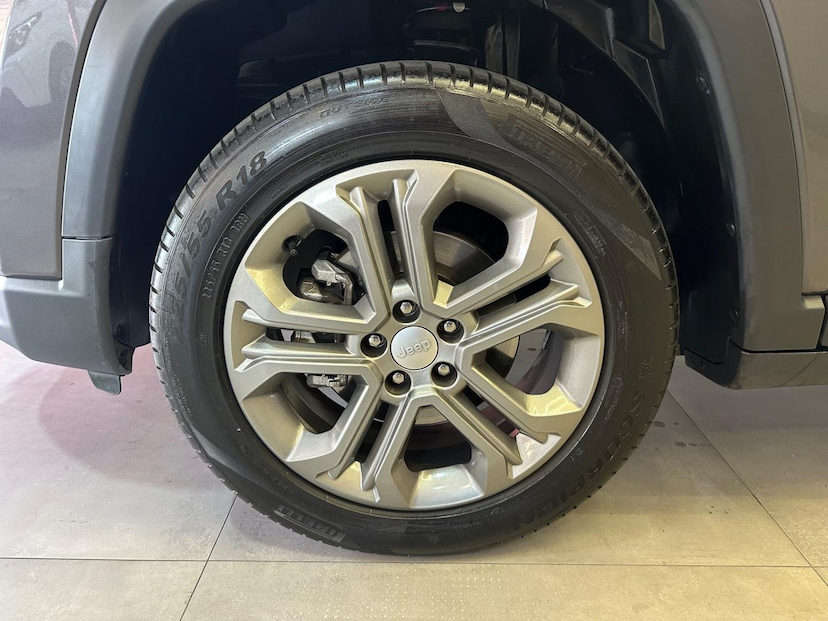 Foto do veículo JEEP COMPASS  LONG TF 2023 14.023 KM 145.900,00