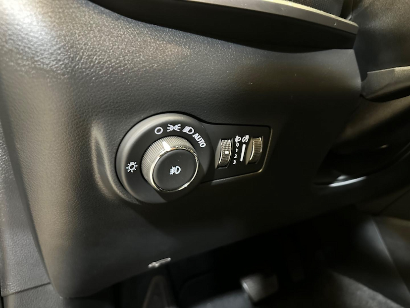 Foto do veículo JEEP COMPASS  LONG TF 2023 35.279 KM 136.900,00