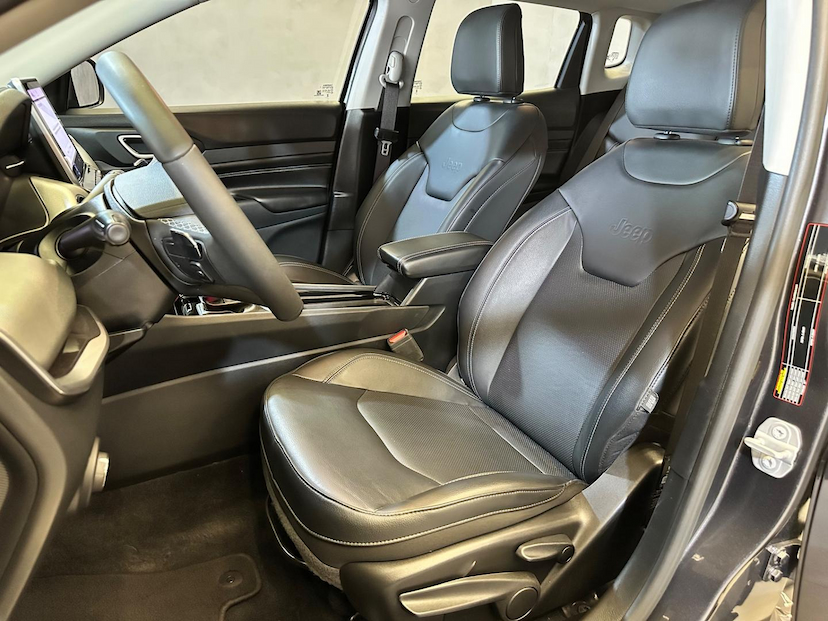 Foto do veículo JEEP COMPASS  LONG TF 2023 35.279 KM 136.900,00
