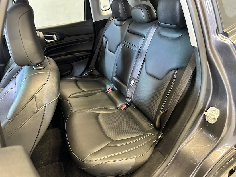 Foto do veículo JEEP COMPASS  LONG TF 2023 35.279 KM 136.900,00