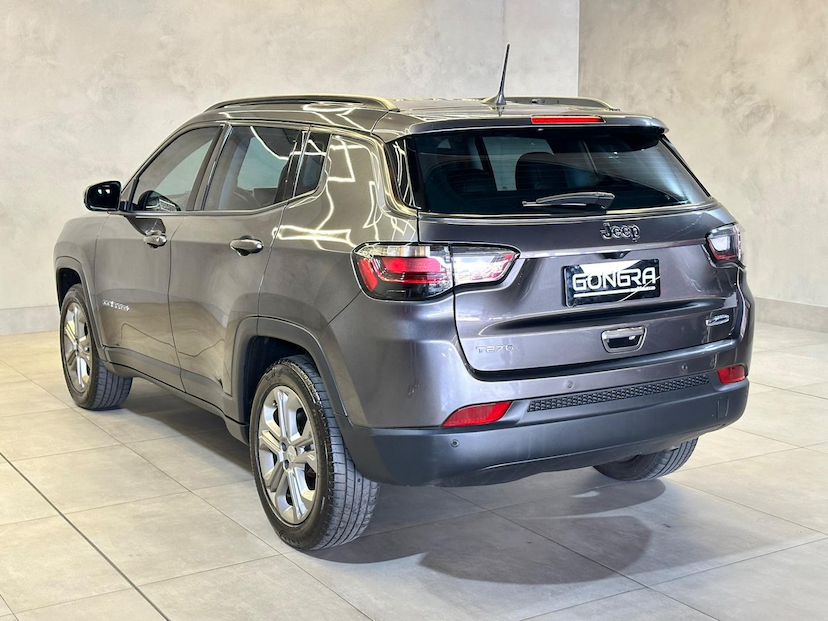 Foto do veículo JEEP COMPASS  LONG TF 2023 35.279 KM 136.900,00