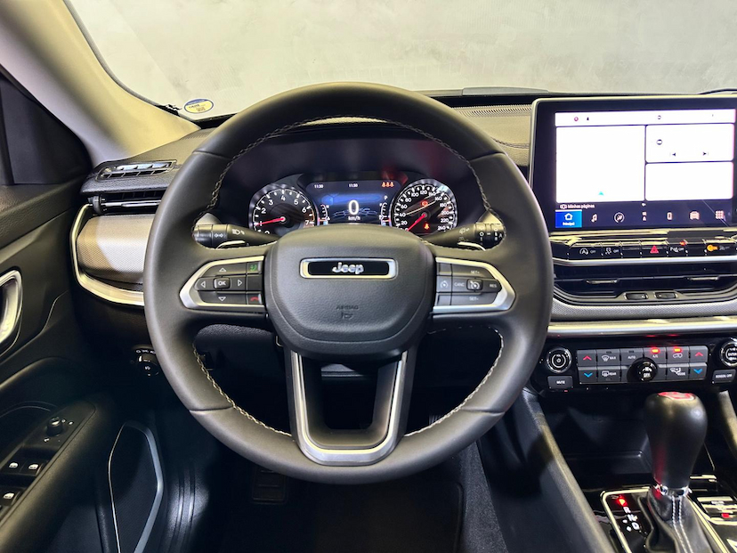 Foto do veículo JEEP COMPASS  LONG TF 2023 35.279 KM 136.900,00