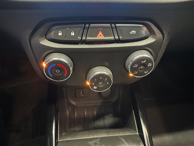 Foto do veículo CHEVROLET ONIX  1.4 EFFECT 2019 88.724 KM 63.900,00