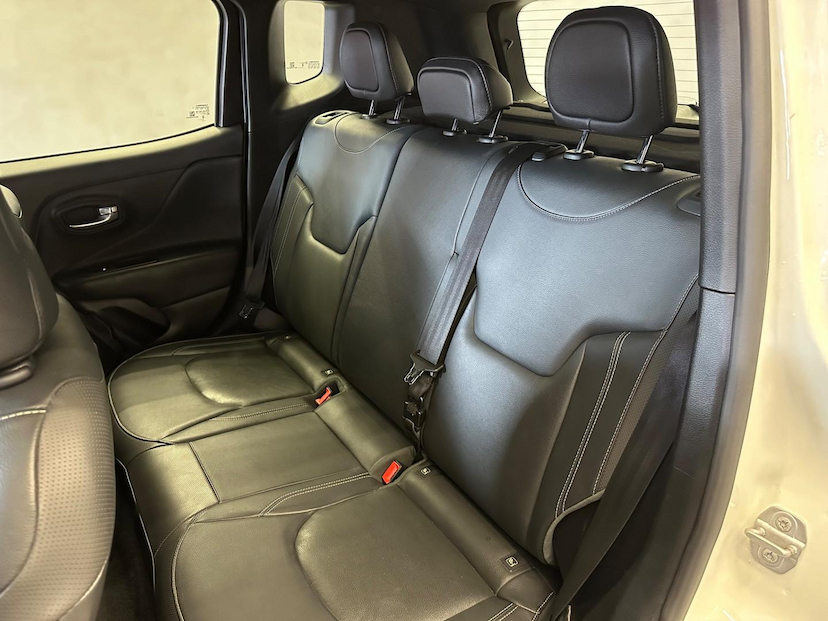 Foto do veículo JEEP RENEGADE  S T270 1.3 TB 4X4 FLEX AUT 2024 17.775 KM 145.900,00
