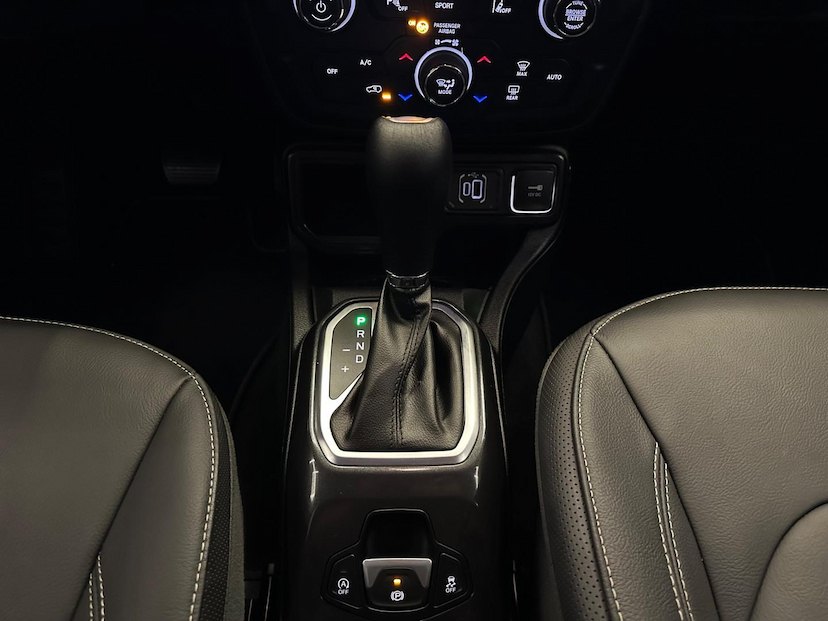 Foto do veículo JEEP RENEGADE  LGTD T270 2023 17.800 KM 119.900,00
