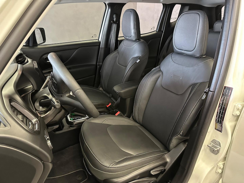 Foto do veículo JEEP RENEGADE  LGTD T270 2023 17.800 KM 119.900,00