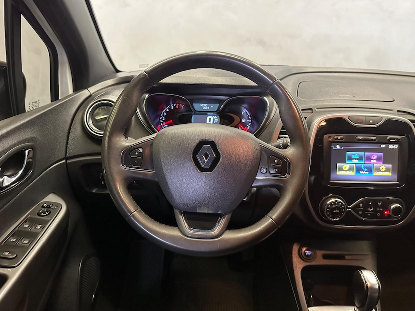 Foto do veículo RENAULT CAPTUR  INTENSE BOSE 1.6 16V FLEX 5P AUT 2021 41.000 KM 91.900,00