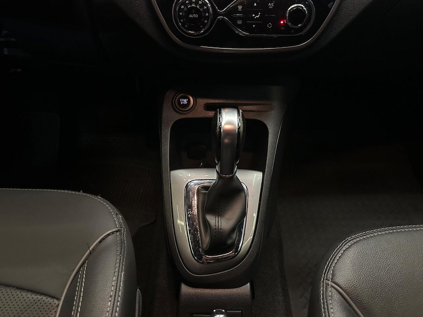 Foto do veículo RENAULT CAPTUR  INTENSE BOSE 1.6 16V FLEX 5P AUT 2021 41.000 KM 91.900,00