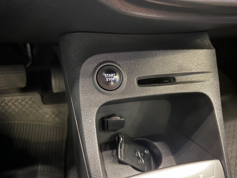 Foto do veículo RENAULT CAPTUR  INTENSE BOSE 1.6 16V FLEX 5P AUT 2021 41.000 KM 91.900,00