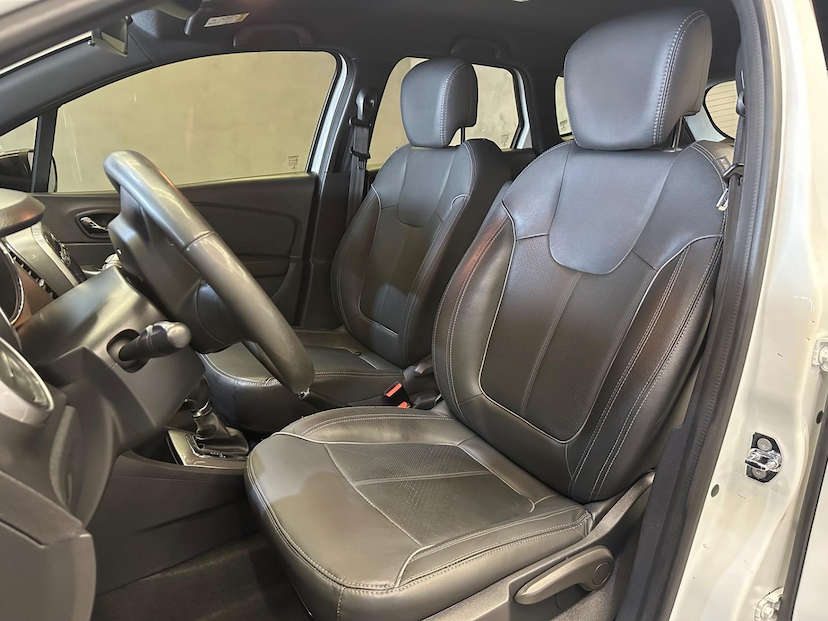Foto do veículo RENAULT CAPTUR  INTENSE BOSE 1.6 16V FLEX 5P AUT 2021 41.000 KM 91.900,00