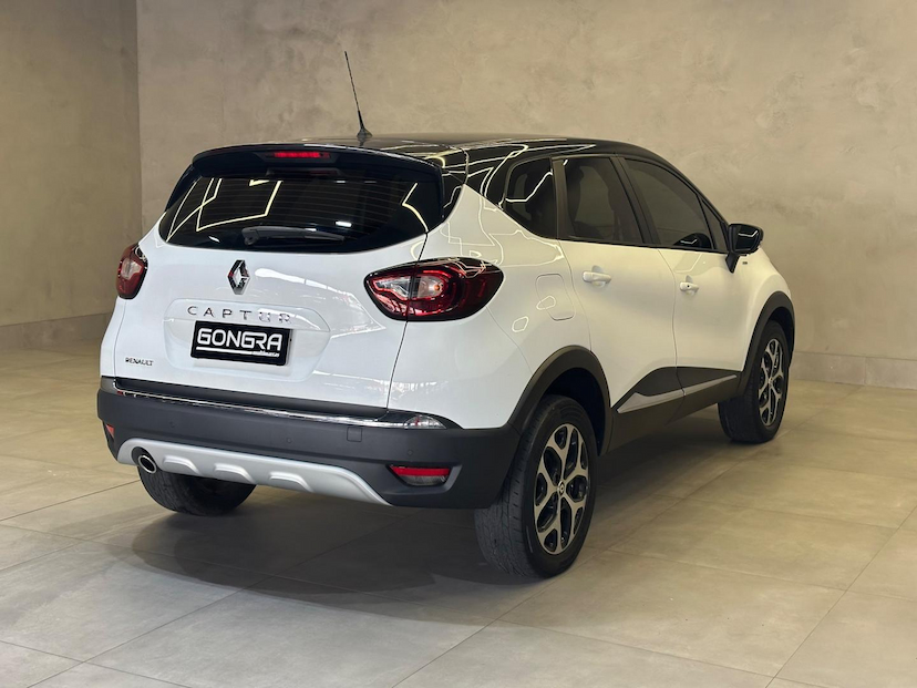 Foto do veículo RENAULT CAPTUR  INTENSE BOSE 1.6 16V FLEX 5P AUT 2021 41.000 KM 91.900,00