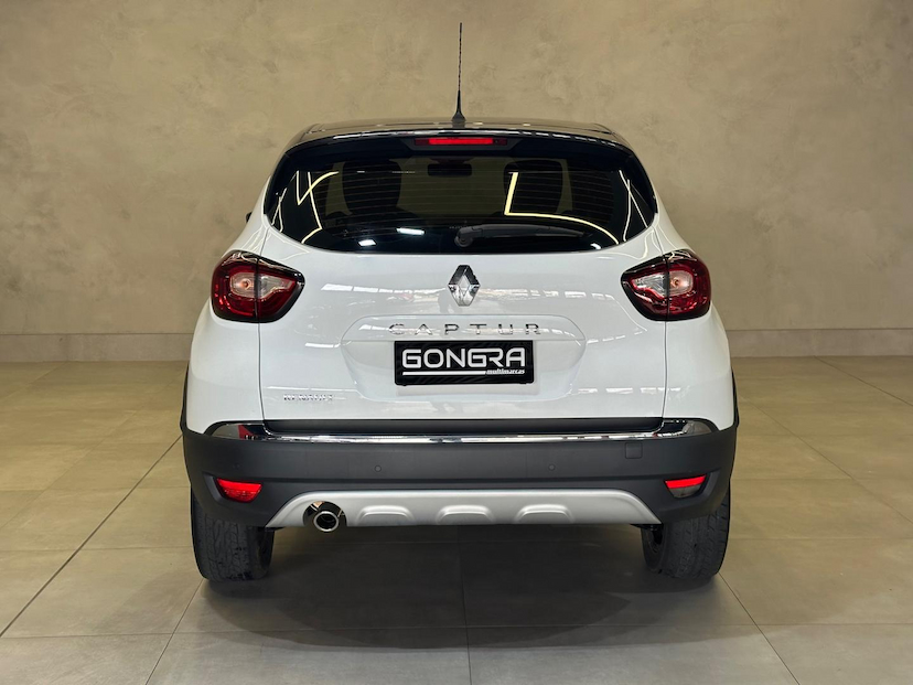 Foto do veículo RENAULT CAPTUR  INTENSE BOSE 1.6 16V FLEX 5P AUT 2021 41.000 KM 91.900,00