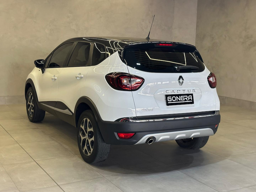Foto do veículo RENAULT CAPTUR  INTENSE BOSE 1.6 16V FLEX 5P AUT 2021 41.000 KM 91.900,00