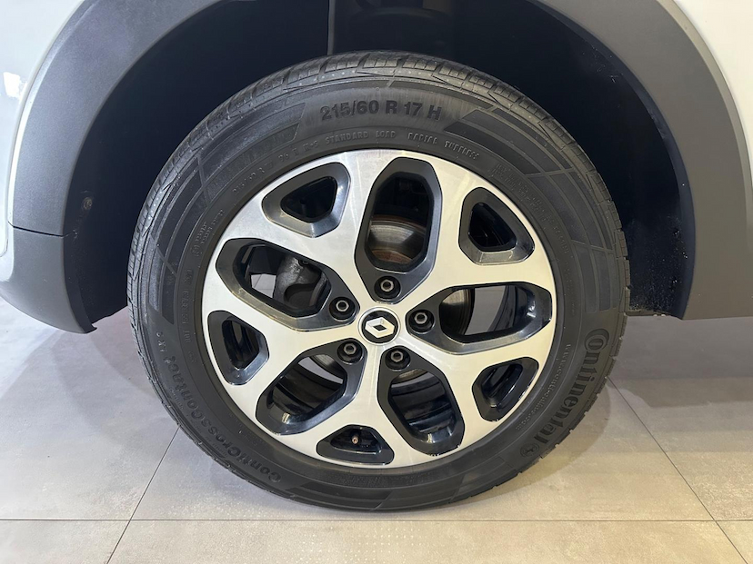 Foto do veículo RENAULT CAPTUR  INTENSE BOSE 1.6 16V FLEX 5P AUT 2021 41.000 KM 91.900,00