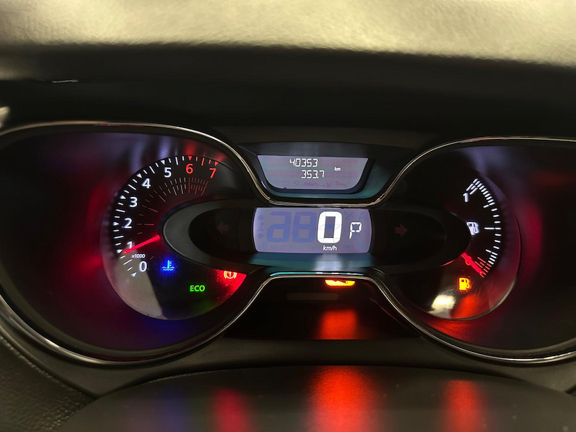 Foto do veículo RENAULT CAPTUR  INTENSE BOSE 1.6 16V FLEX 5P AUT 2021 41.000 KM 91.900,00