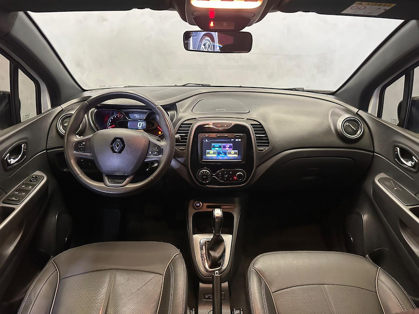 Foto do veículo RENAULT CAPTUR  INTENSE BOSE 1.6 16V FLEX 5P AUT 2021 41.000 KM 91.900,00