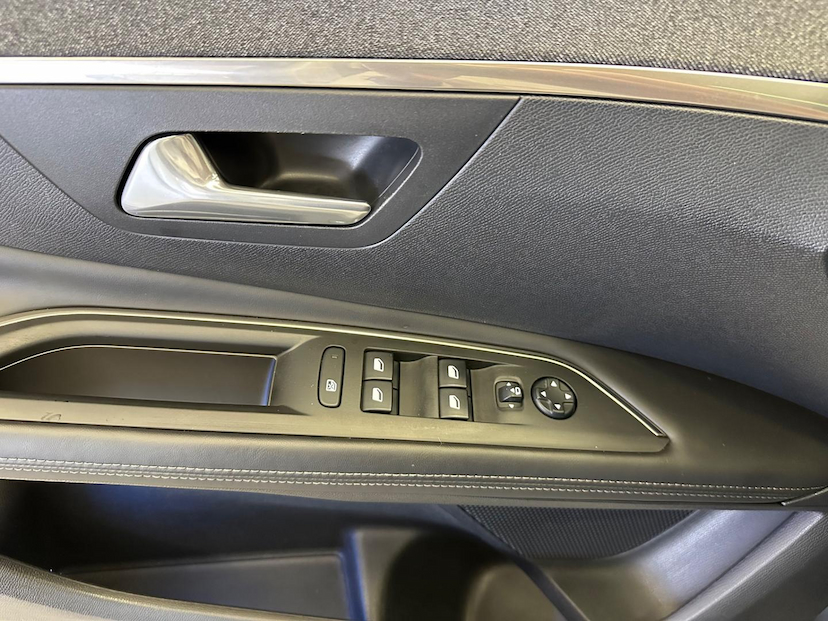 Foto do veículo PEUGEOT 3008  GRIFFE AT 2018 67.363 KM 119.900,00