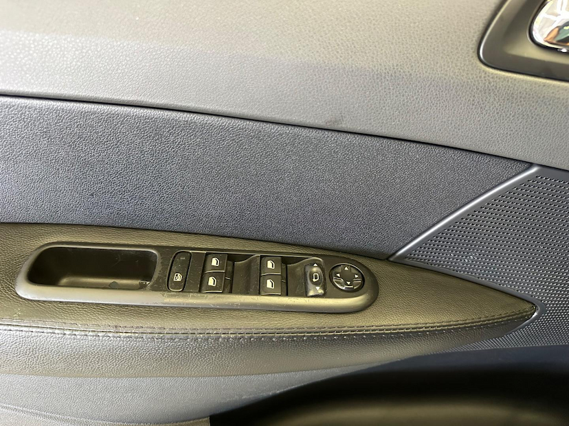 Foto do veículo PEUGEOT 308  1.6 ACTIVE 16V FLEX 4P MANUAL 2015 97.481 KM 52.900,00