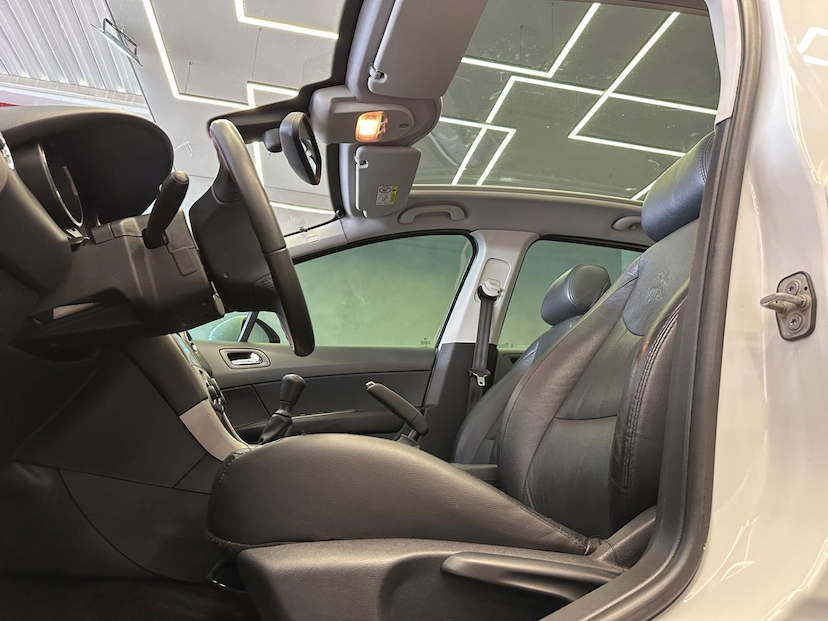 Foto do veículo PEUGEOT 308  1.6 ACTIVE 16V FLEX 4P MANUAL 2015 97.481 KM 52.900,00
