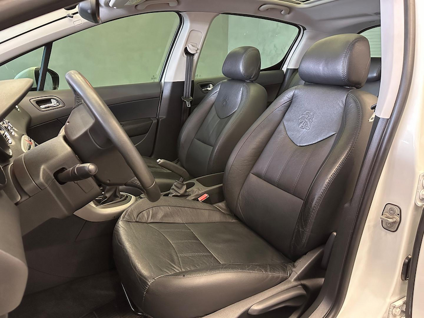 Foto do veículo PEUGEOT 308  1.6 ACTIVE 16V FLEX 4P MANUAL 2015 97.481 KM 52.900,00