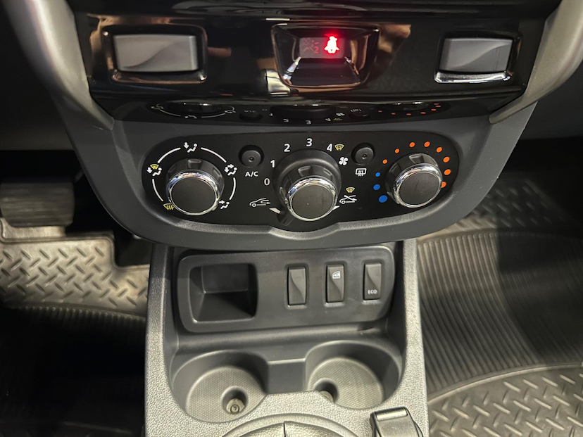 Foto do veículo RENAULT DUSTER  16 E CVT 2020 55.700 KM 76.900,00