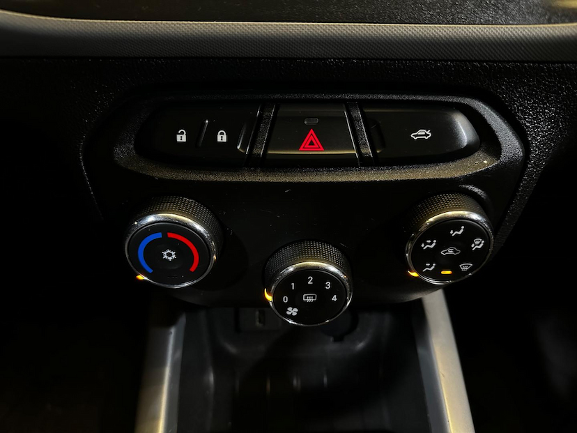 Foto do veículo CHEVROLET ONIX  1.0 LT 2019 60.514 KM 58.900,00
