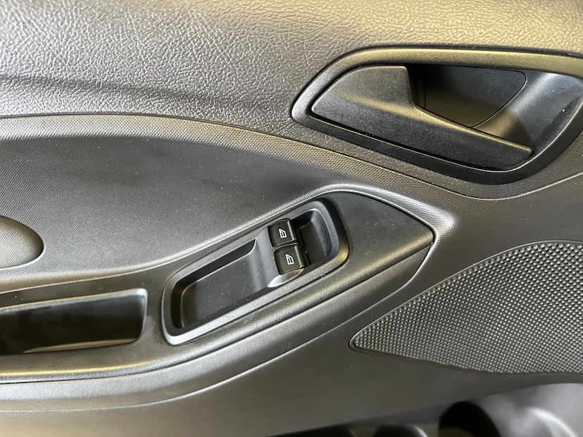 Foto do veículo FORD KA  SE 1.0 HA B 2018 90.800 KM 44.900,00