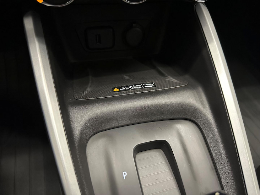 Foto do veículo CHEVROLET ONIX  PLUS 1.0 TURBO AUTOMATICO PREMIER 1 2020 34.816 KM 82.900,00