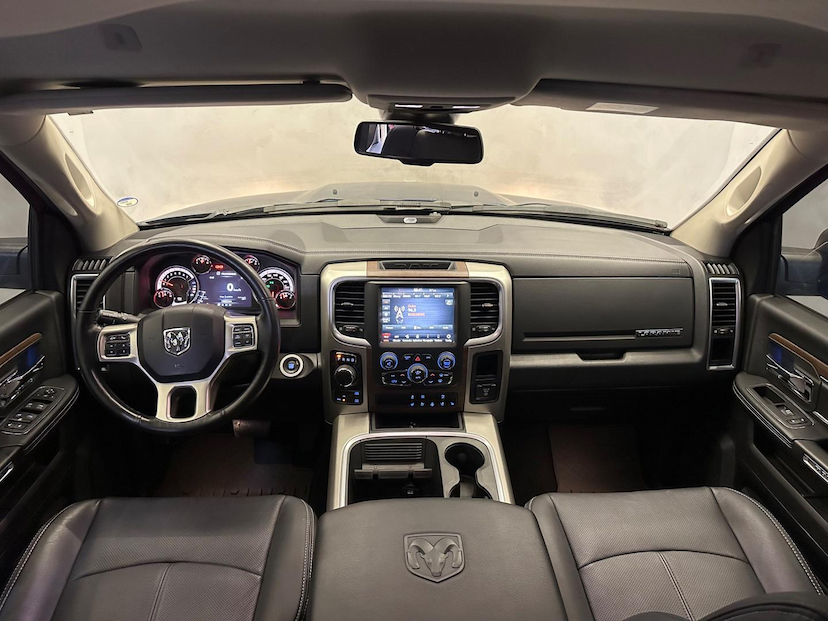 Foto do veículo RAM CLASSIC  LARAMIE 2023 11.616 KM 289.900,00