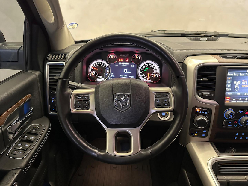 Foto do veículo RAM CLASSIC  LARAMIE 2023 11.616 KM 289.900,00
