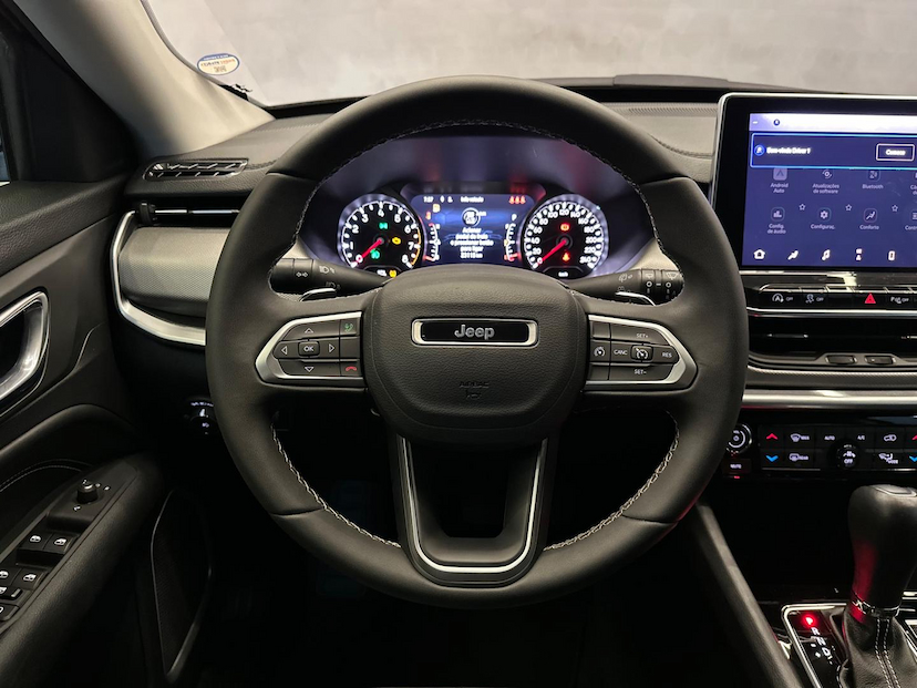 Foto do veículo JEEP COMPASS  LONG TF 2023 23.114 KM 139.900,00